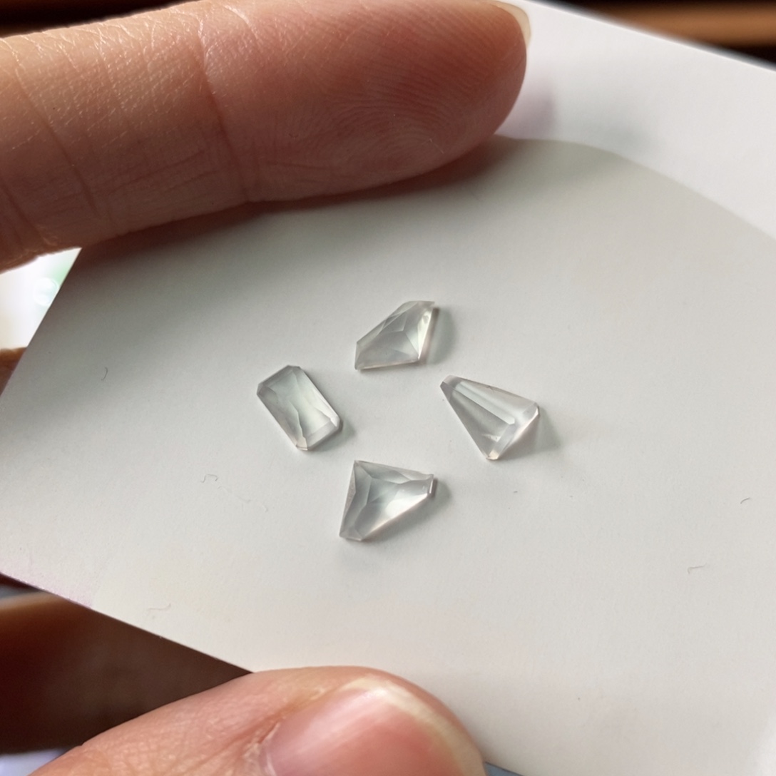 翡翠颈饰未镶嵌翡翠裸石