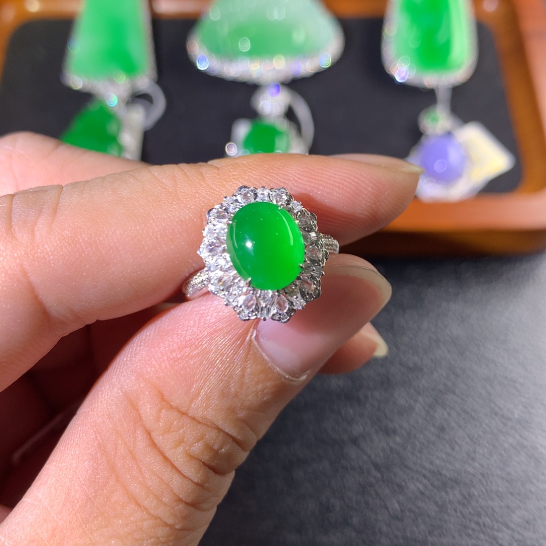 翡翠18K金镶嵌戒指翡翠