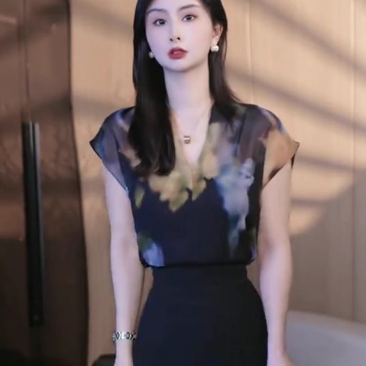 【送吊带】夏装款气质简约轻奢纯色上衣女蝙蝠袖百搭简约v领上衣