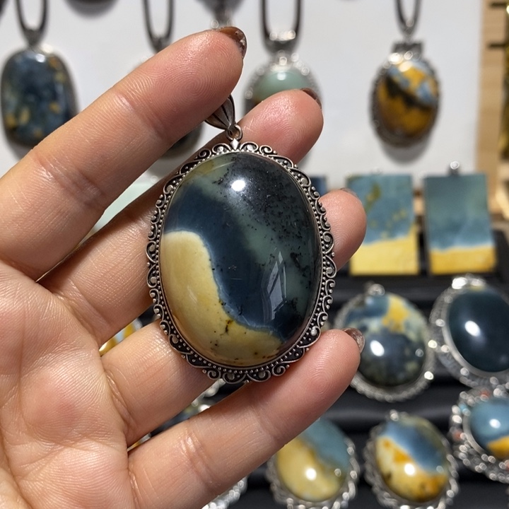 蛇纹石玉银S925镶嵌颈饰