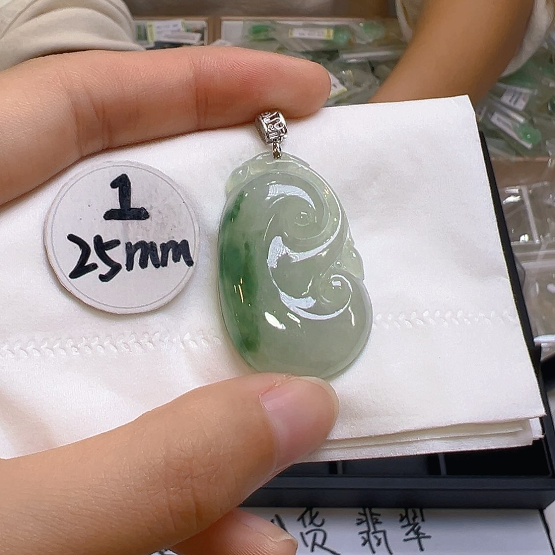 翡翠颈饰18K金镶嵌翡翠