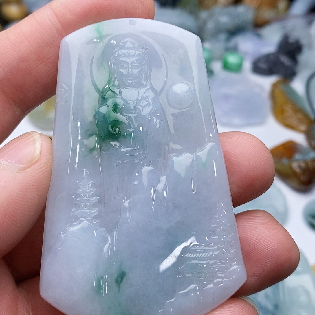 翡翠颈饰未镶嵌站观音