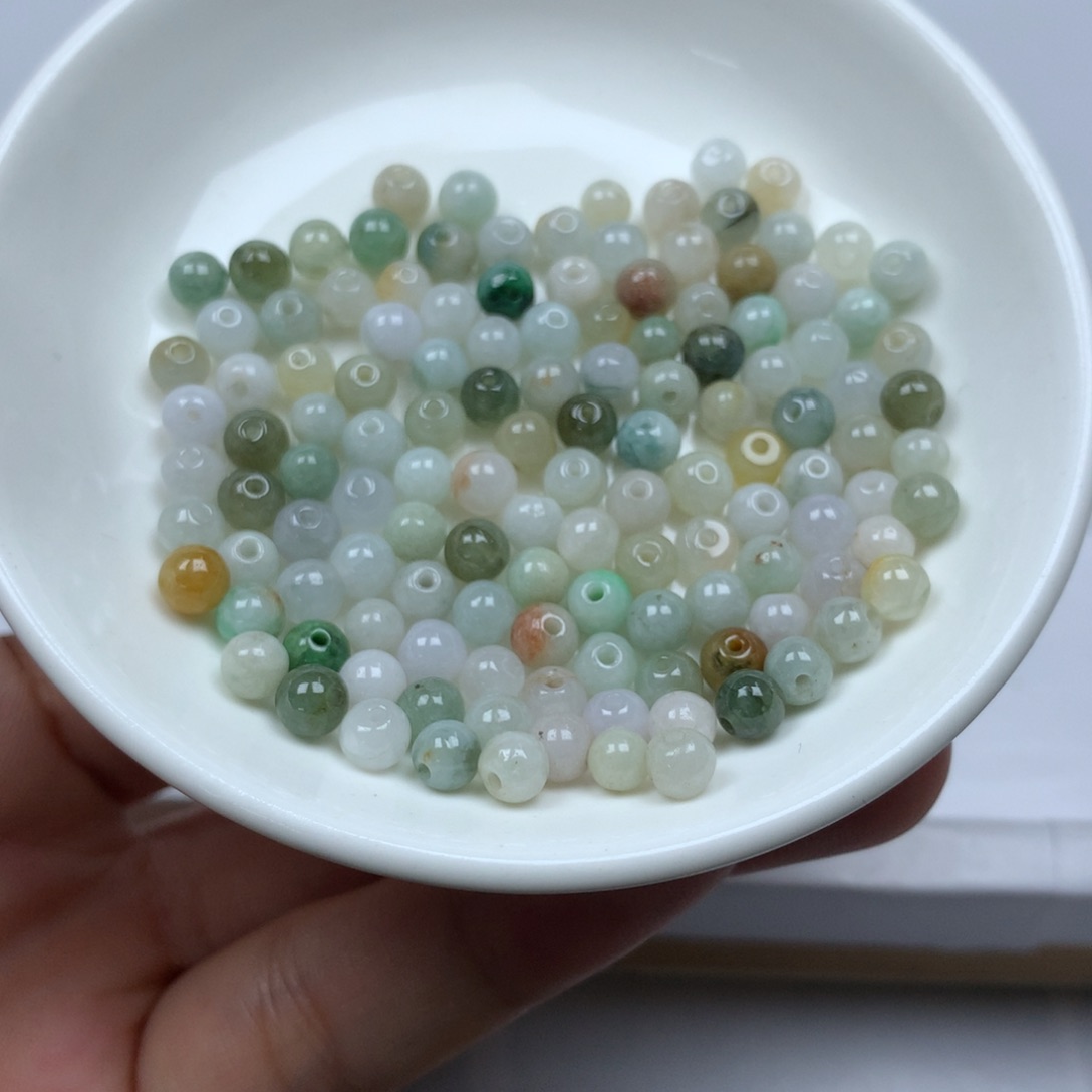 翡翠颈饰未镶嵌卡5。