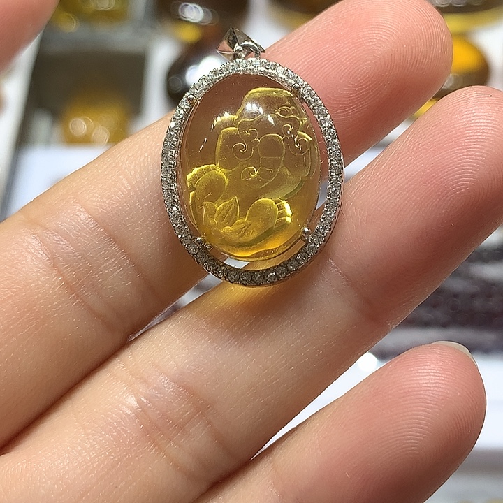 琥珀颈饰银S925镶嵌貔貅吊坠