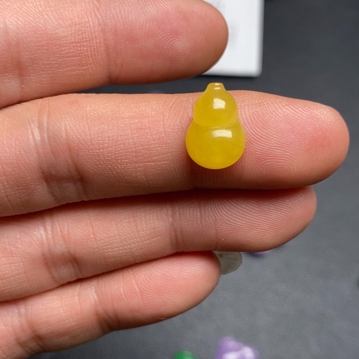 ·***·翡翠未镶嵌颈饰挂件