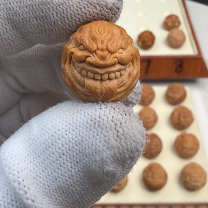 猴头核桃吊坠缘**在舔僧