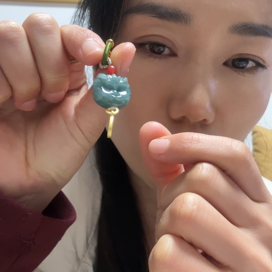 翡翠颈饰未镶嵌菜****?