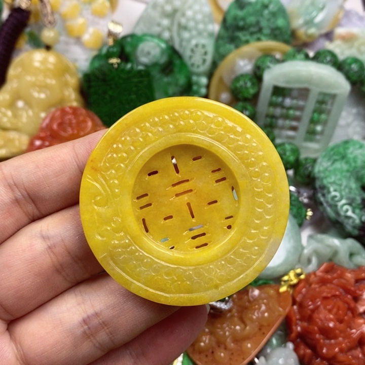 翡翠未镶嵌吊坠(赠链)