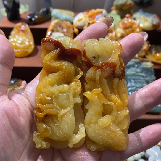 蛇纹石玉未镶嵌颈饰