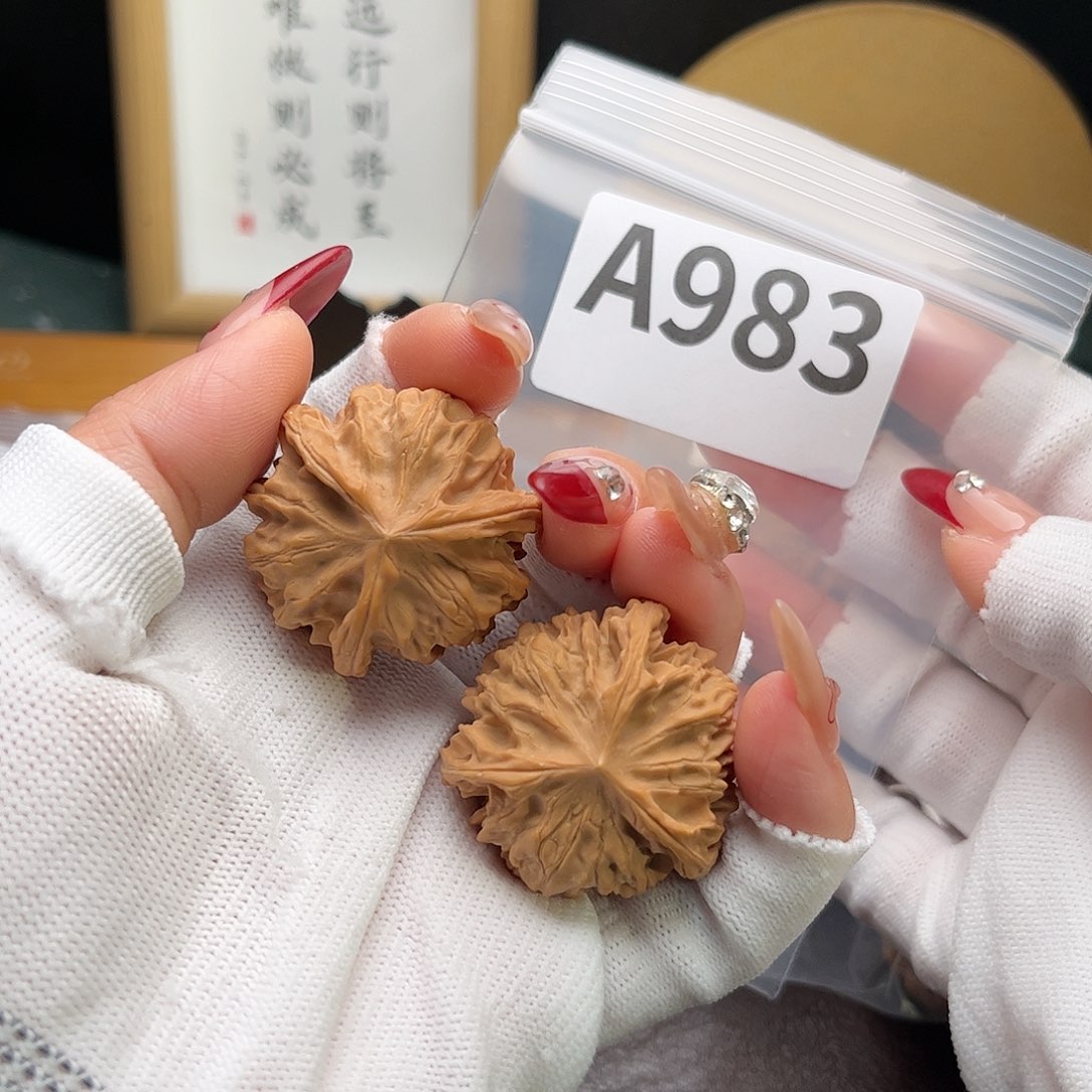 文玩核桃把件36岐山三棱a 983