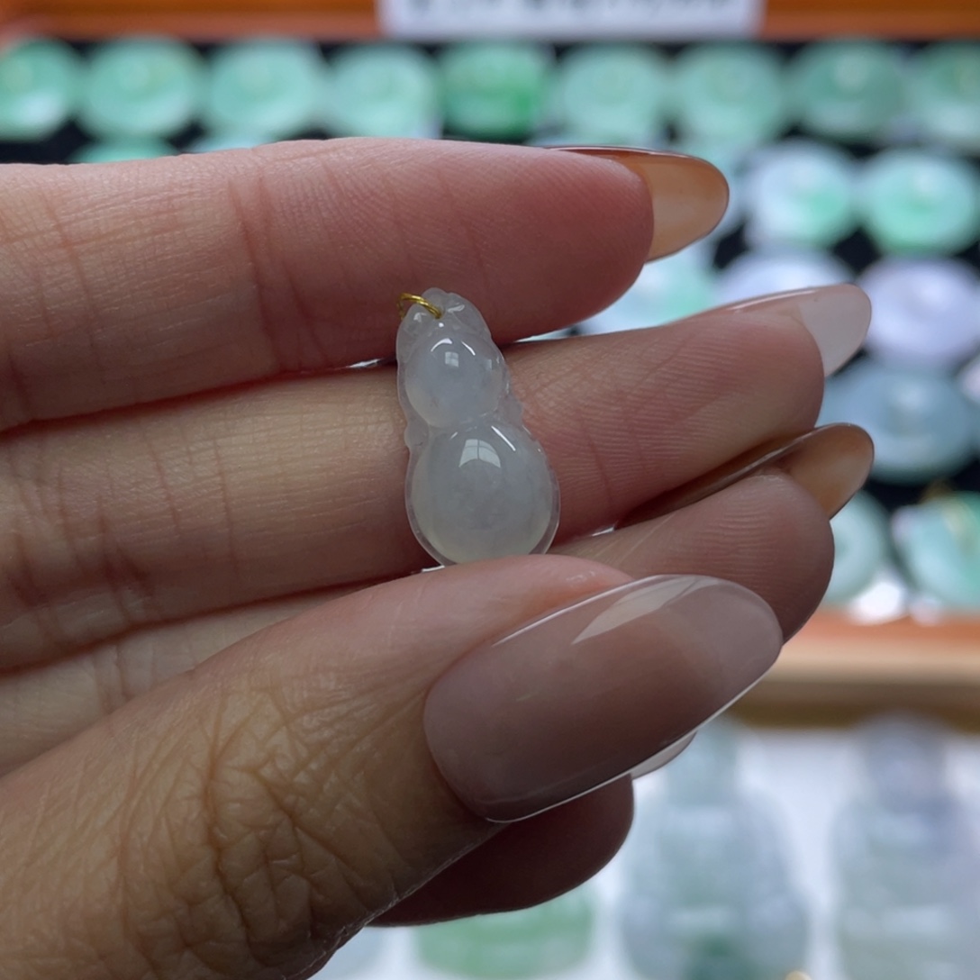 翡翠未镶嵌颈饰葫芦