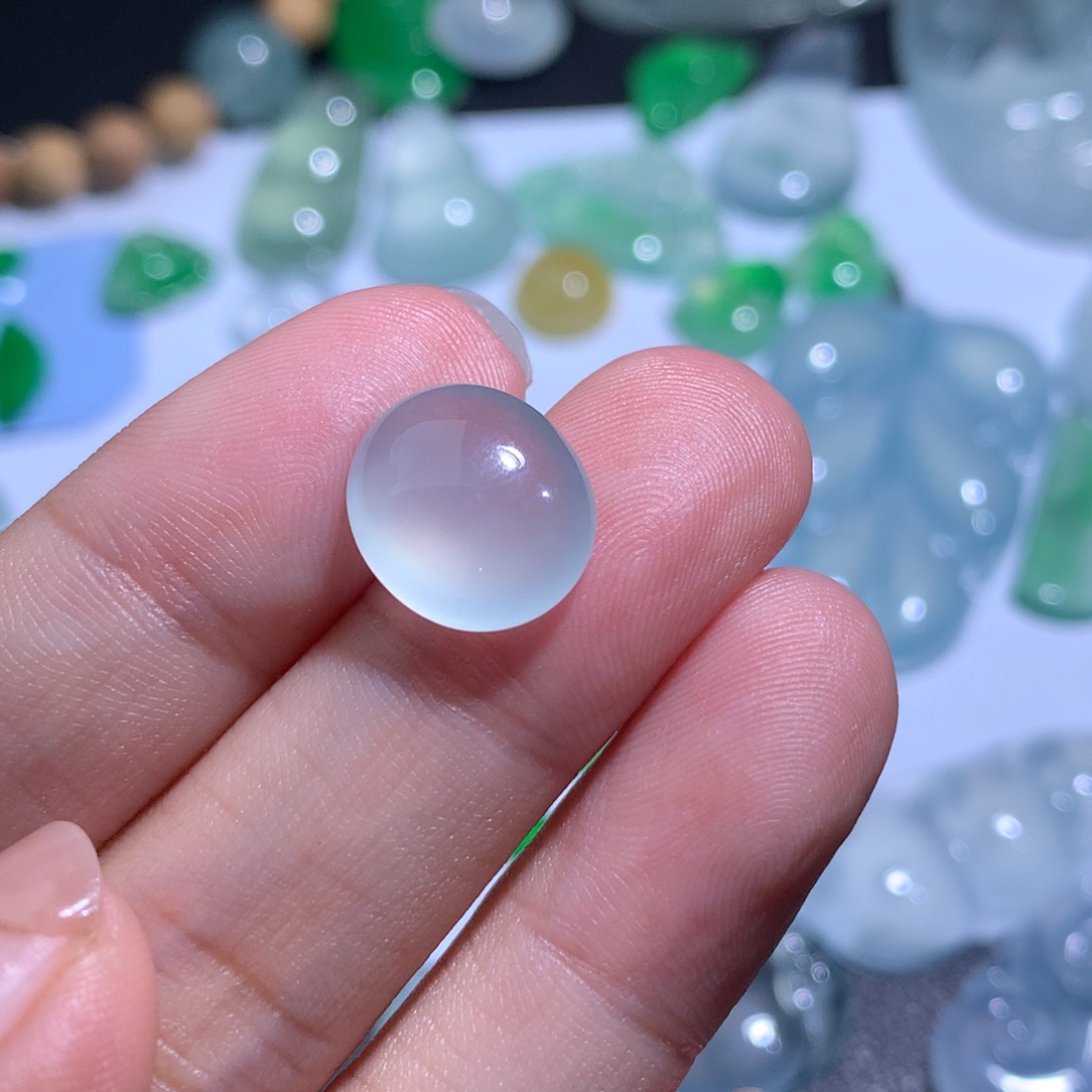 翡翠颈饰未镶嵌蛋面，12.4-10.7-5.4