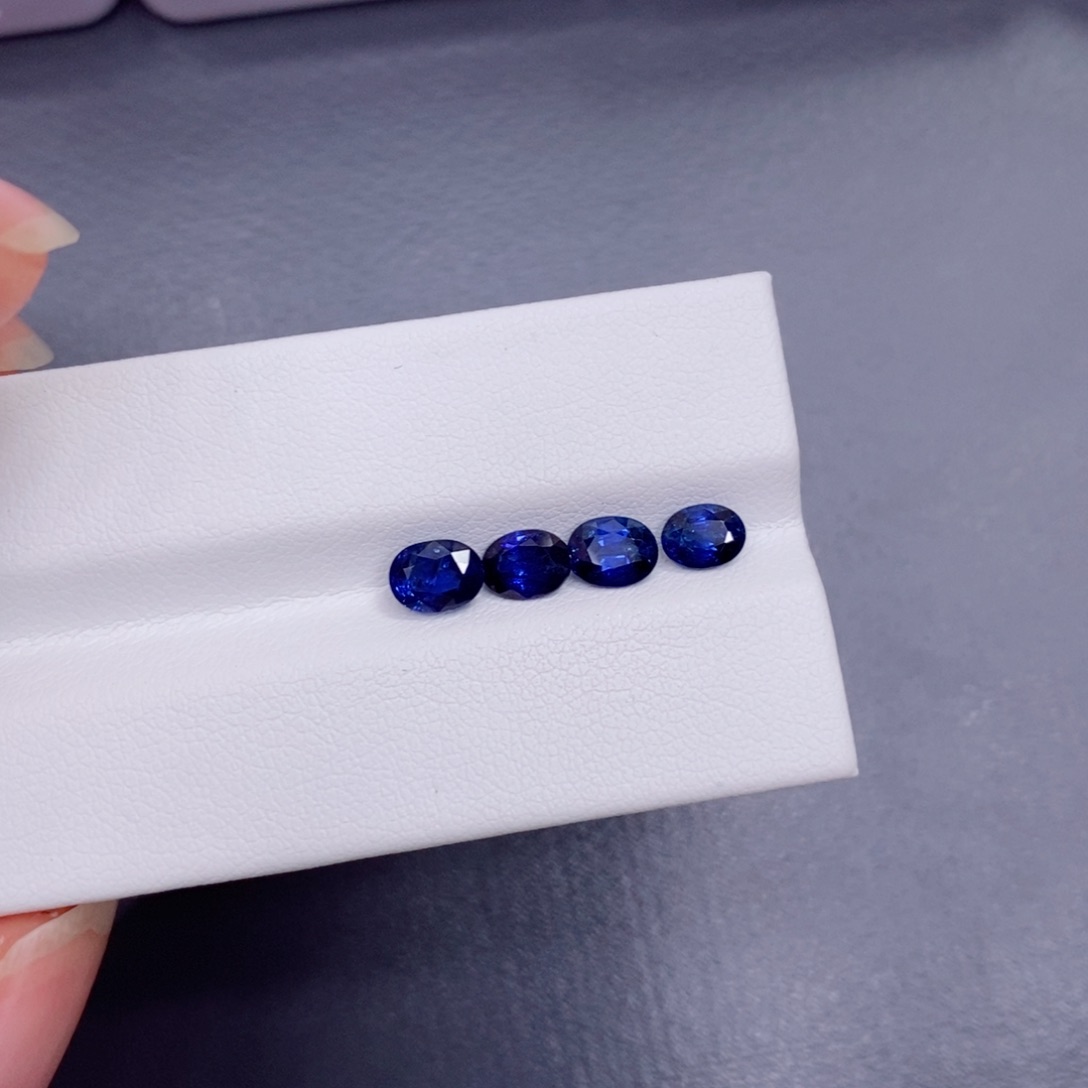 裸石蓝宝石240一粒，仅供展示，挑好上定向