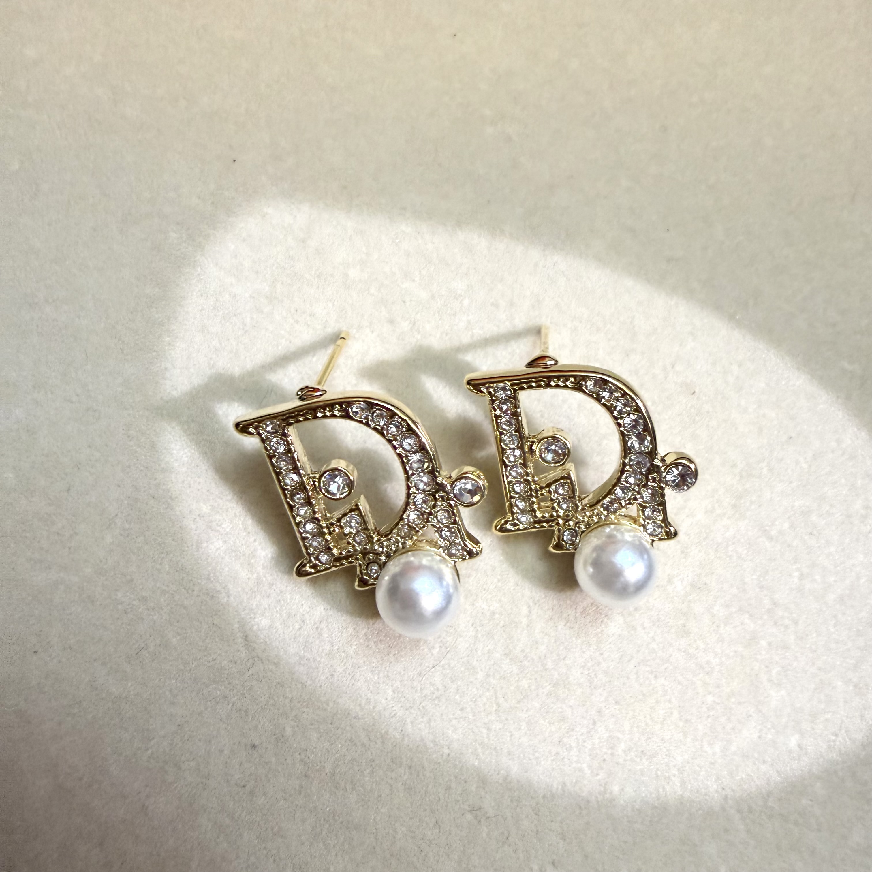 合金合成锆石耳饰 Eunoia Ner【高级感满钻轻奢珠珠耳钉】E0162