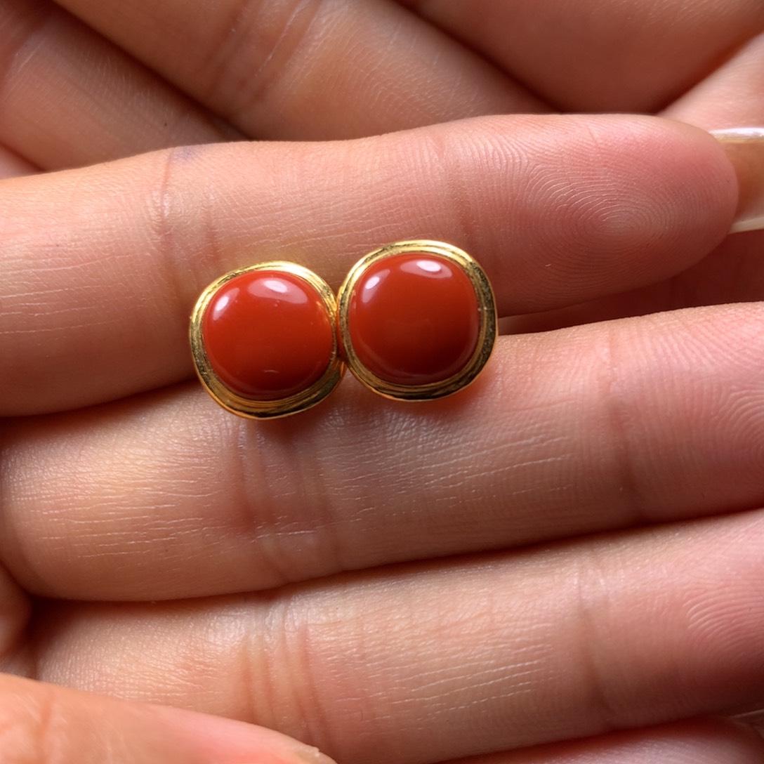 18K金镶嵌耳钉南红玛瑙