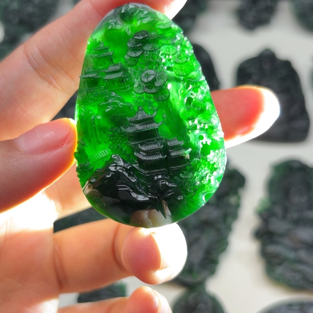 过***人定制翡翠未镶嵌山水