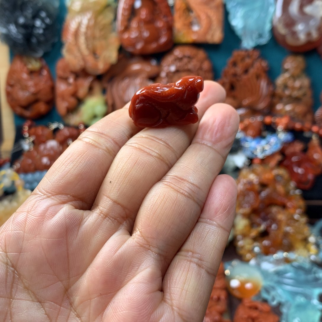 蛇纹石玉挂坠未镶嵌