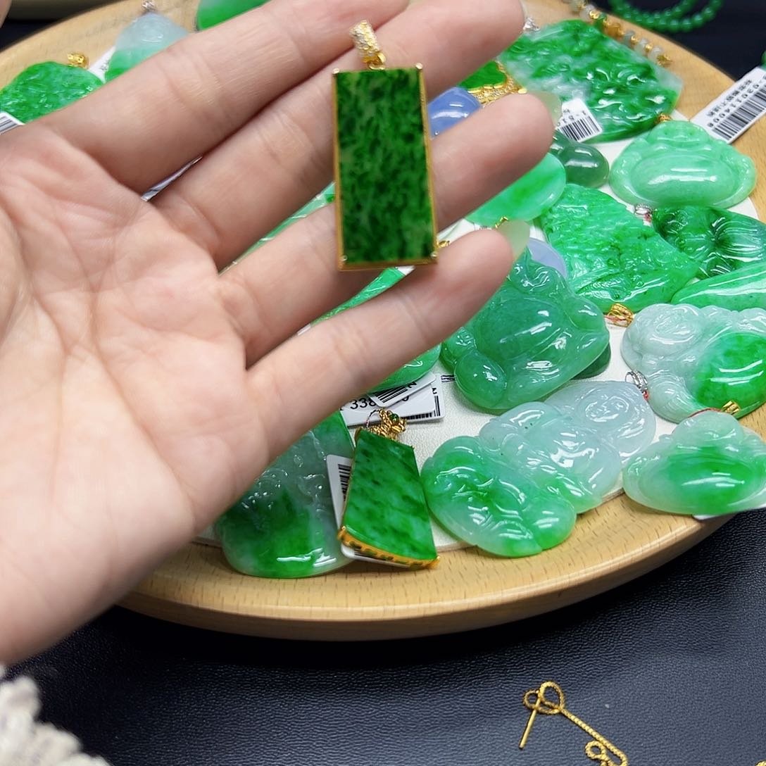 翡翠颈饰银S925镶嵌天然缅料A货一件