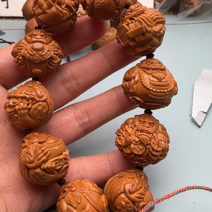 橄榄核手串雕刻工艺