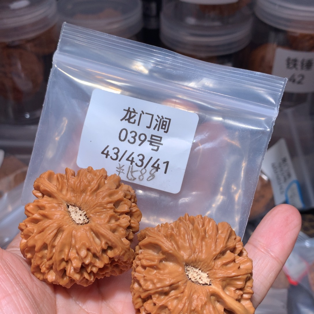 文玩核桃吊坠43龙门涧