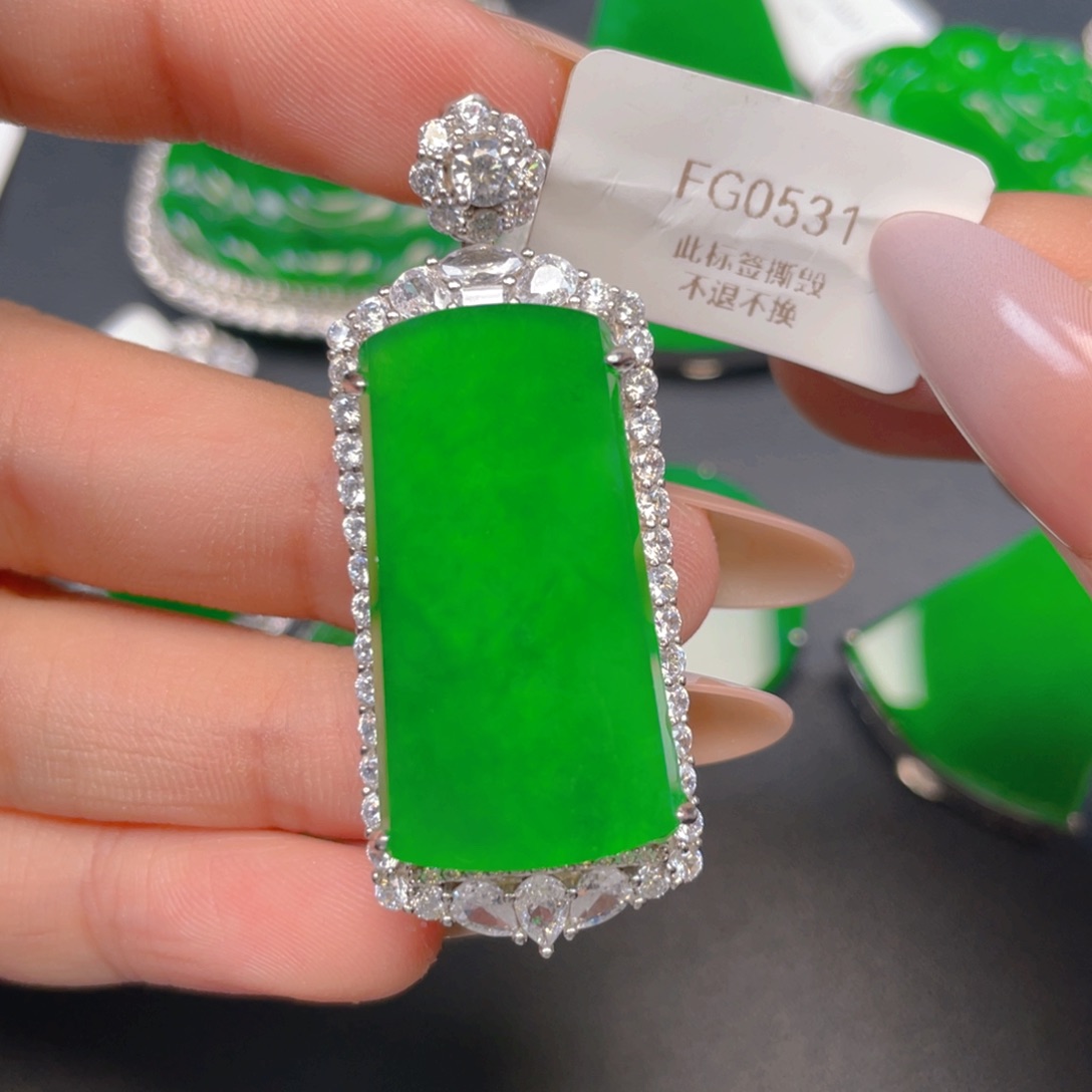 【闪购商品】颈饰银S925镶嵌翡翠翡翠