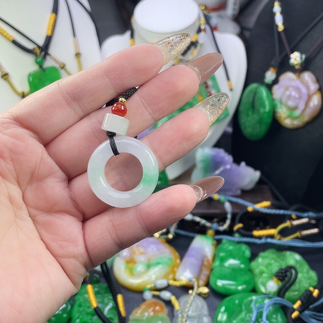 翡翠未镶嵌吊坠(赠链)