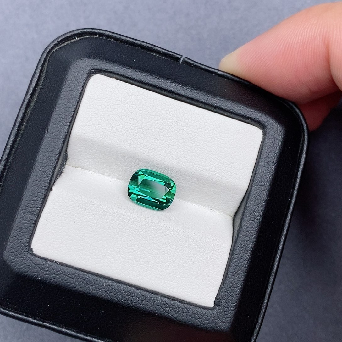 碧玺珠宝半成品未镶嵌2.78ct拉贡