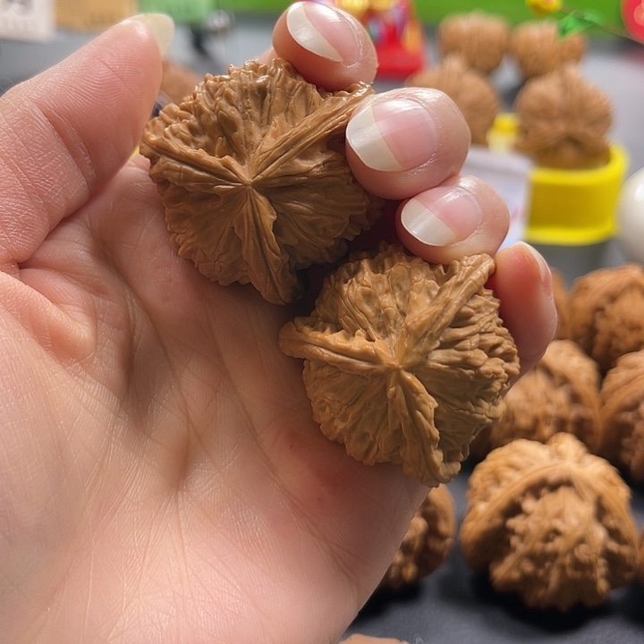 听***由文玩核桃吊坠拼接白奔