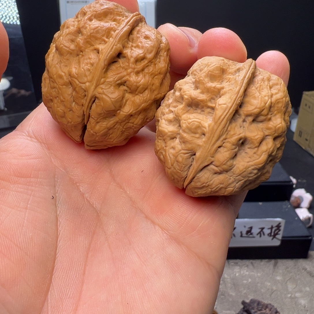 文玩核桃吊坠如来佛手39mm，高46mm