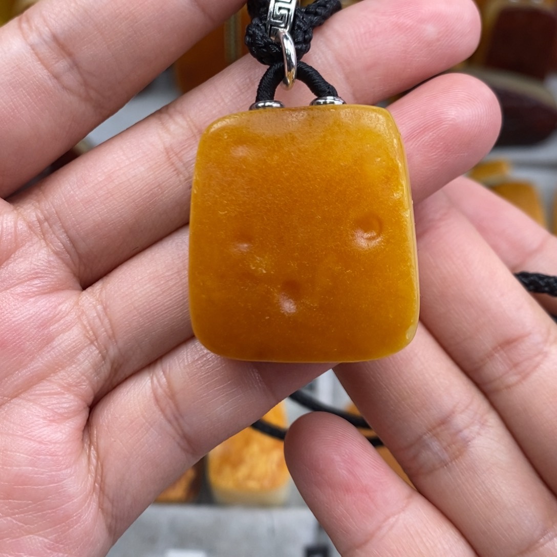 琥珀吊坠(赠链)未镶嵌