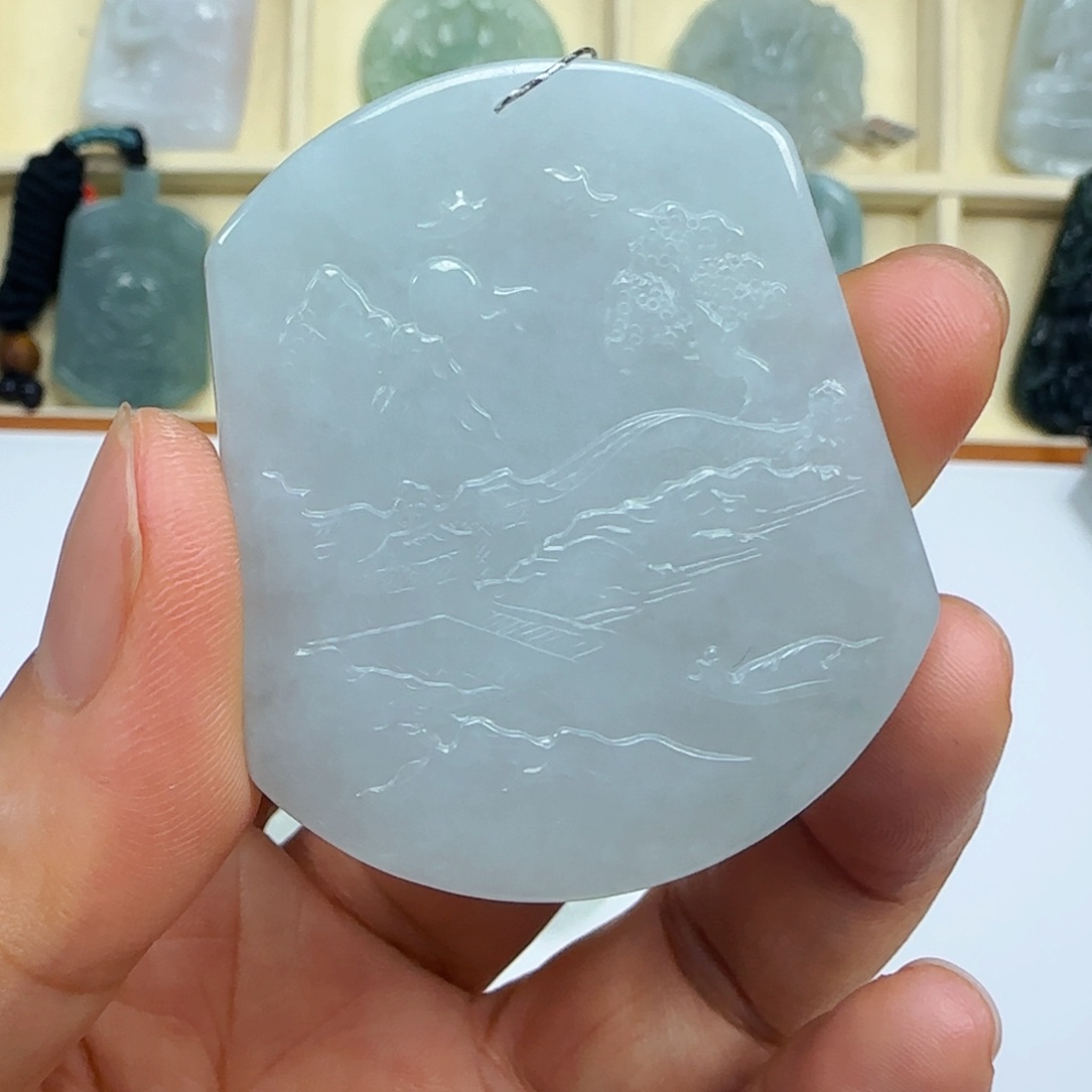 翡翠未镶嵌颈饰，