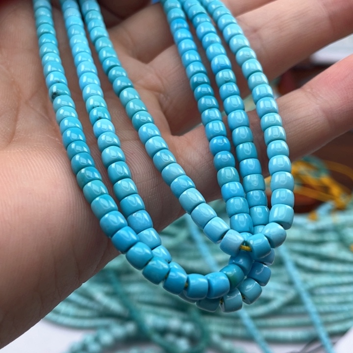 绿松石颈饰未镶嵌