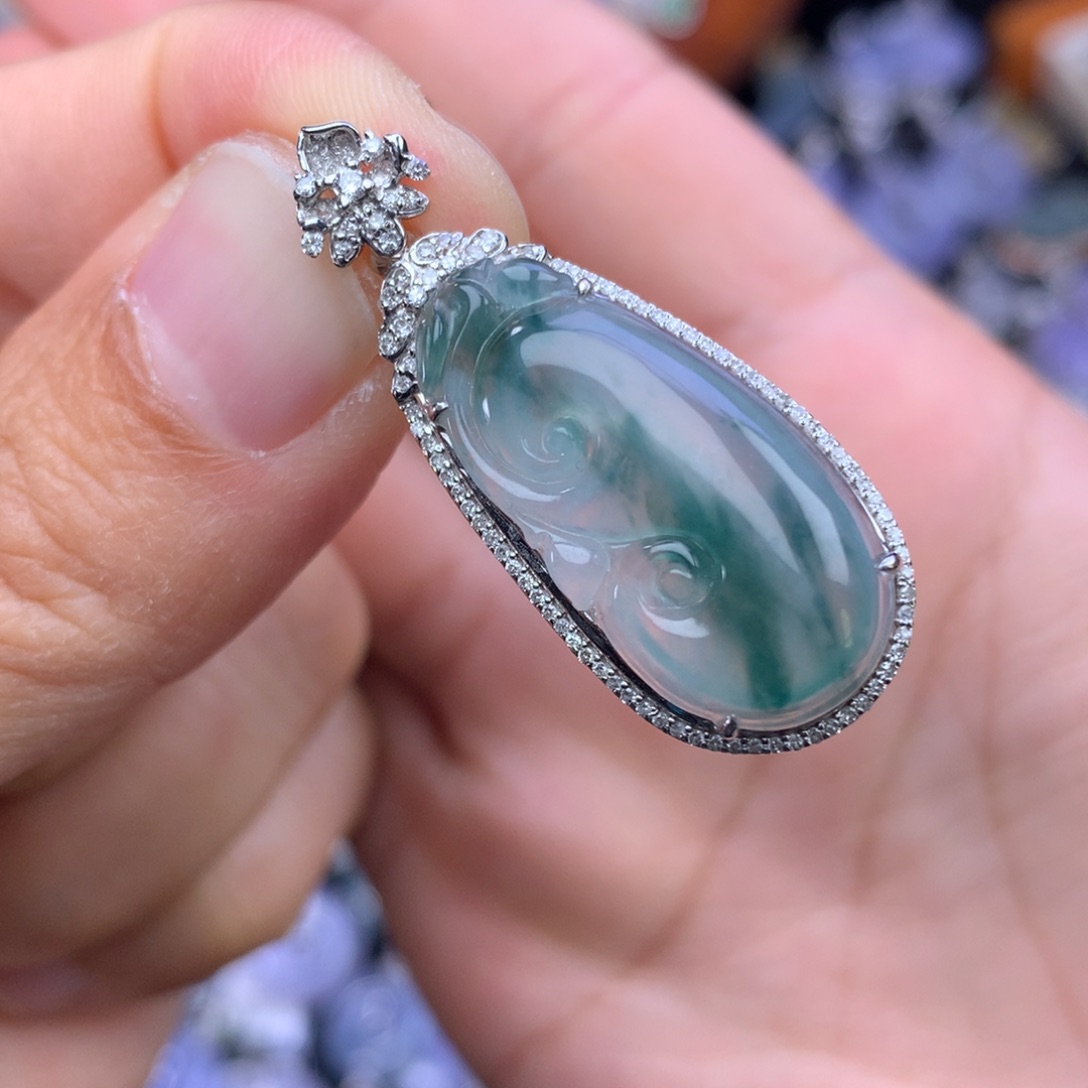 翡翠吊坠(不含链)18K金镶嵌