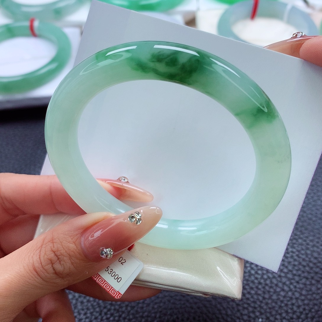 翡翠手镯未镶嵌55.56.57冰胶芙蓉绿飘花 完美细节