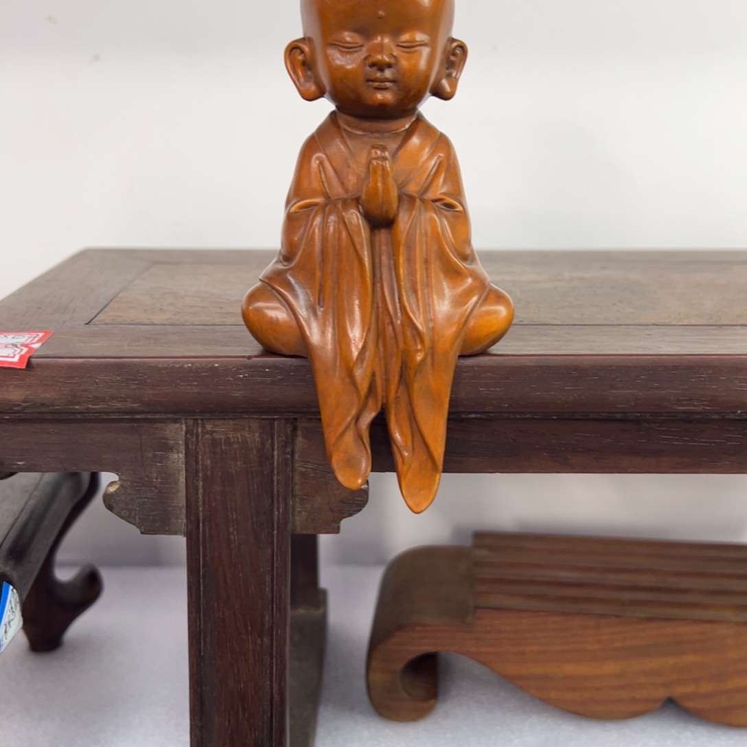 浓***生黄杨木静心人物雕像