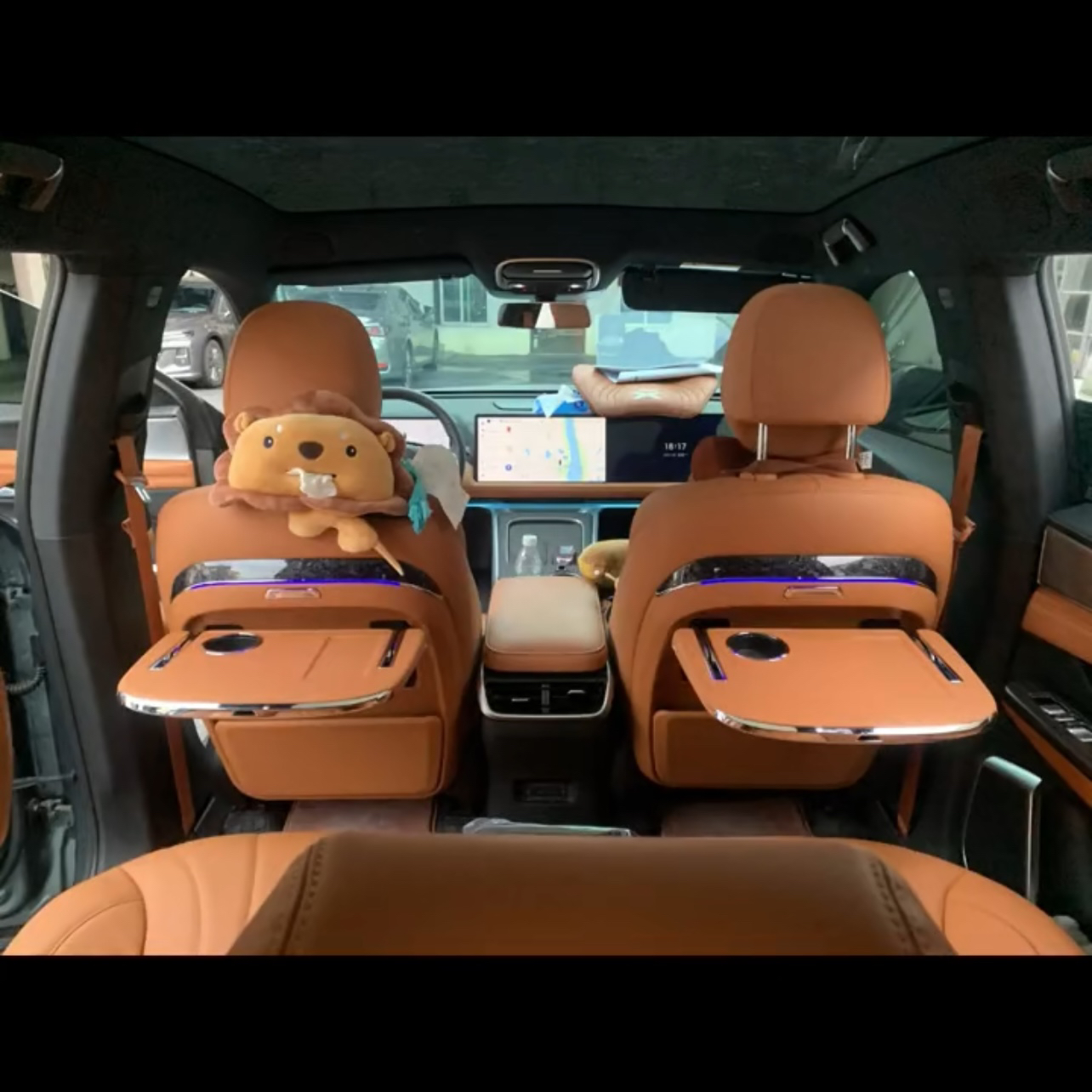 专用小鹏G9多功能车载折叠小桌板适用小鹏G6后排办公餐桌改装配件