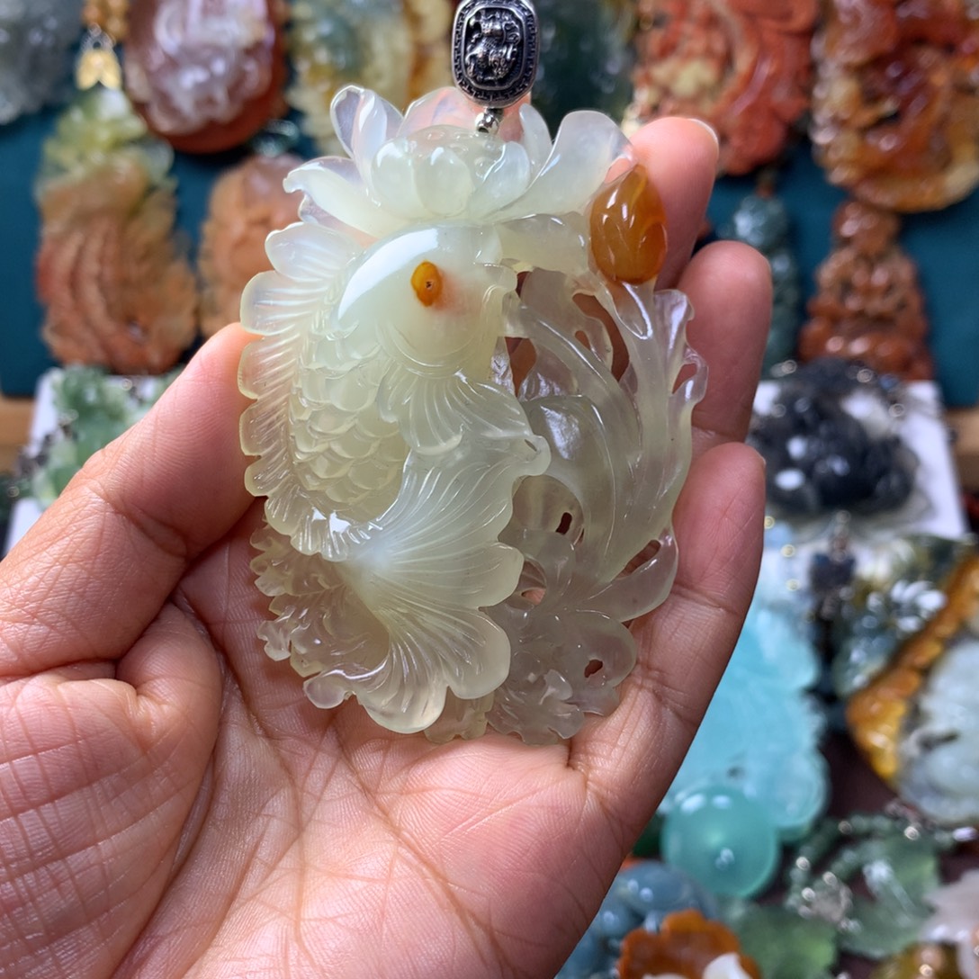 蛇纹石玉未镶嵌挂坠