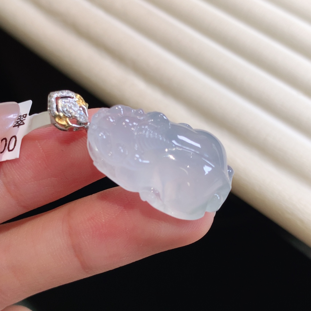 翡翠颈饰18K金镶嵌貔貅