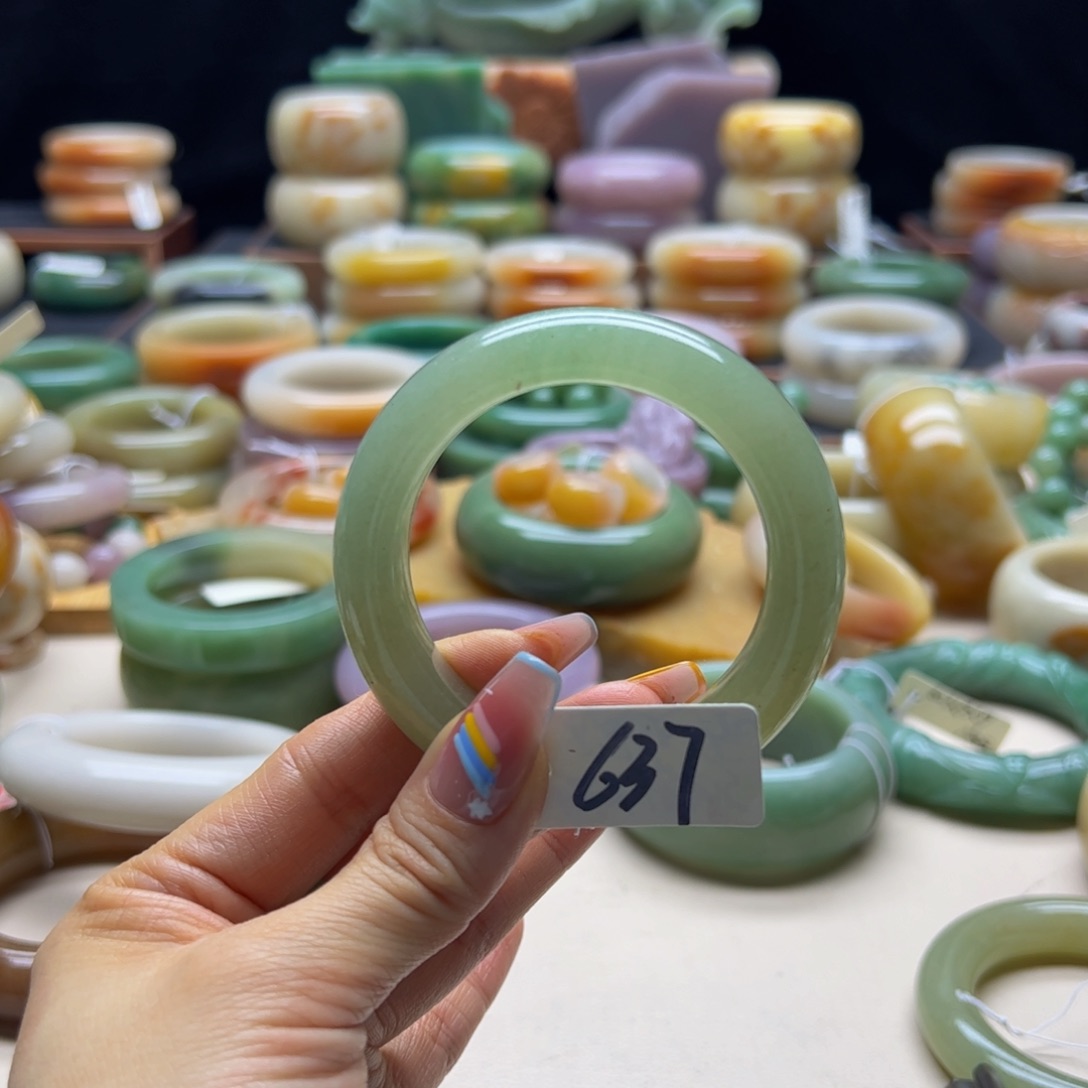 石英质玉未镶嵌手镯