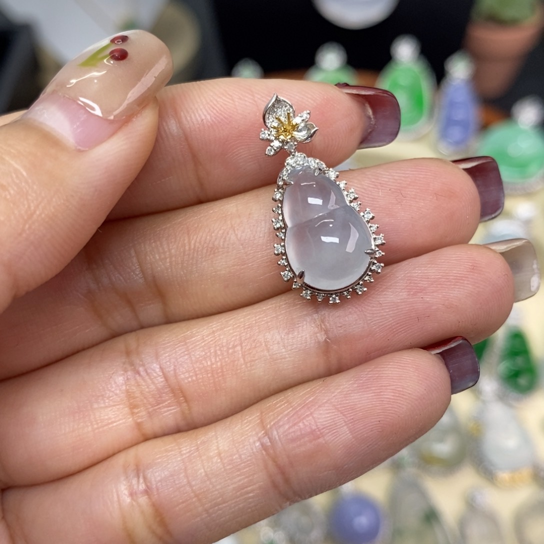 翡翠颈饰18K金镶嵌A货翡翠