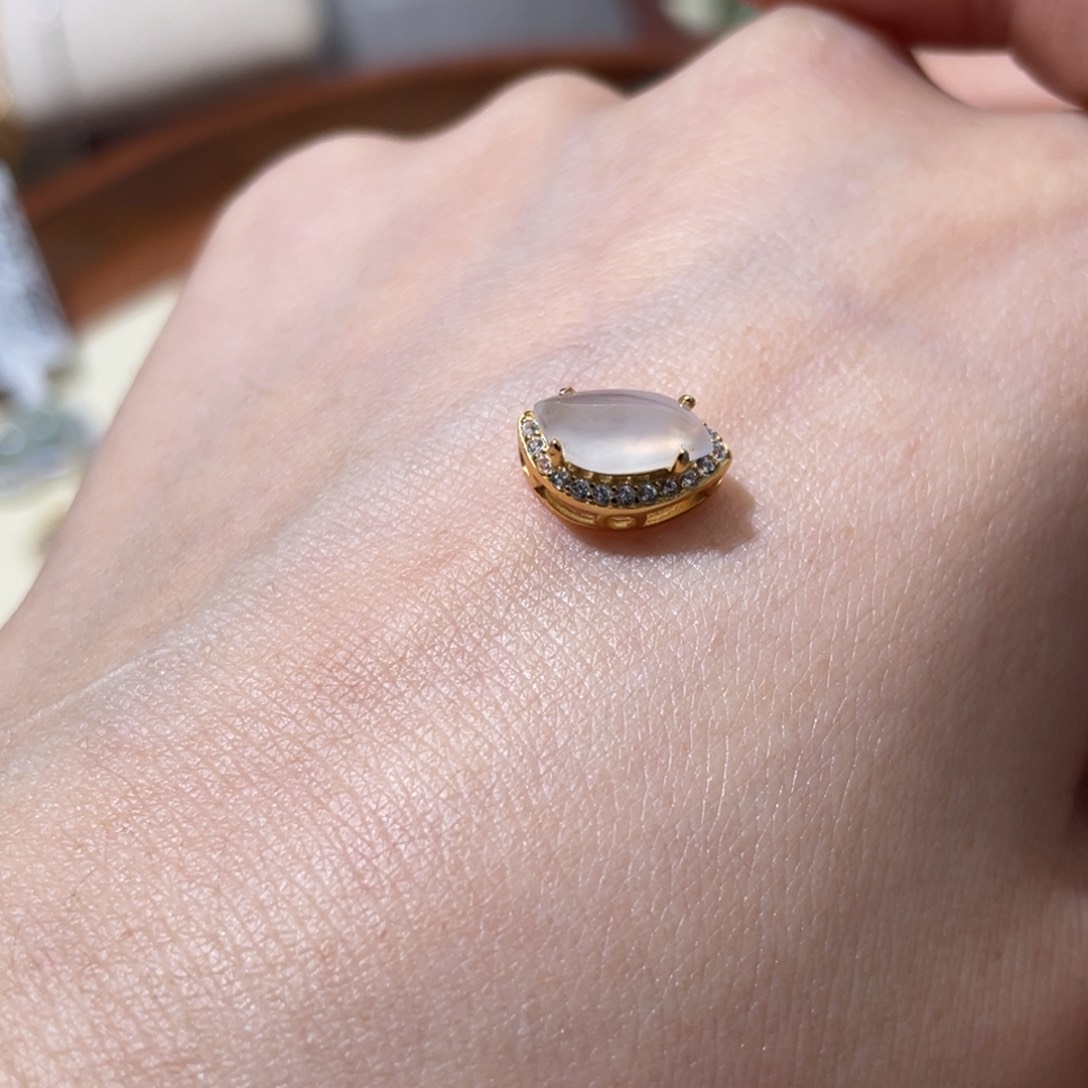 翡翠未镶嵌颈饰路路通