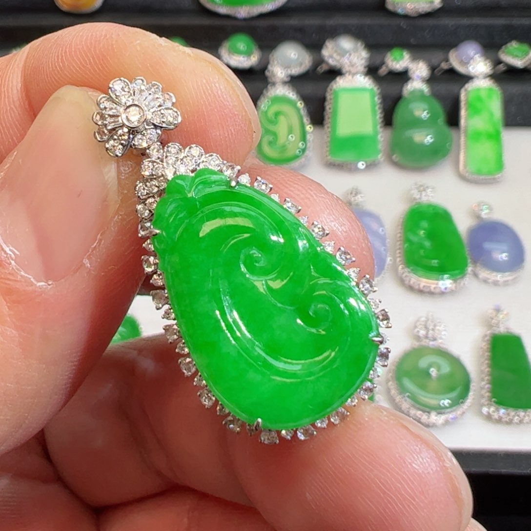 翡翠吊坠(不含链)18K金镶嵌