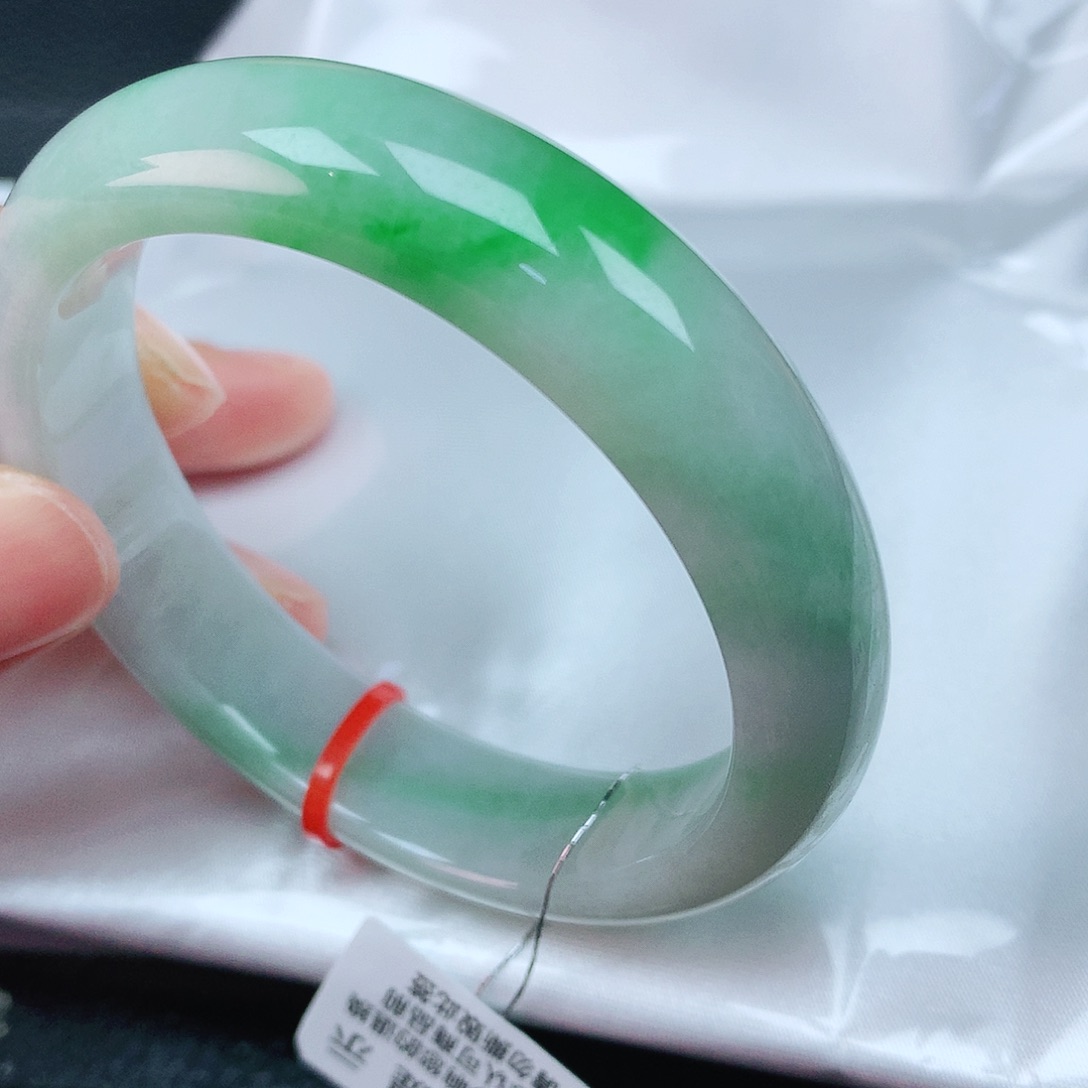 翡翠手镯未镶嵌52圈