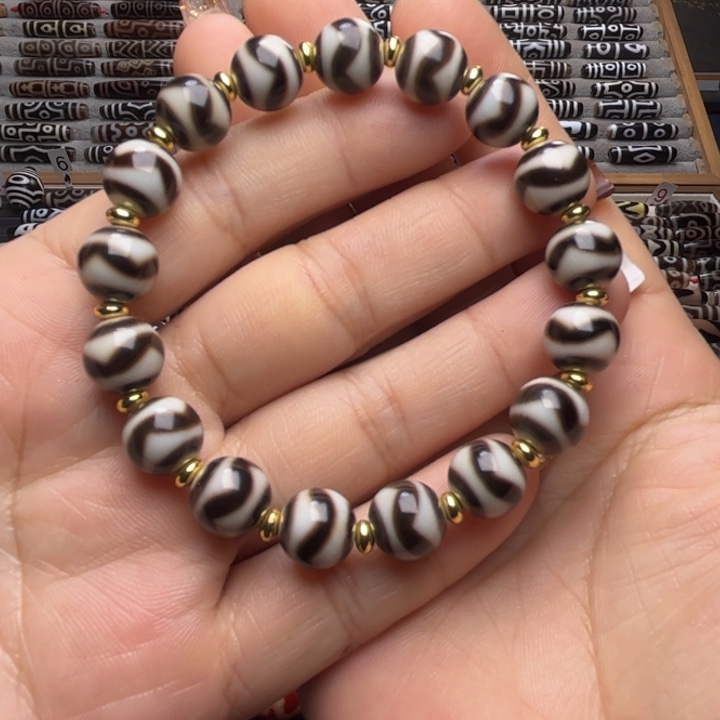 艾***铺玛瑙/玉髓（覆膜）未镶嵌手链