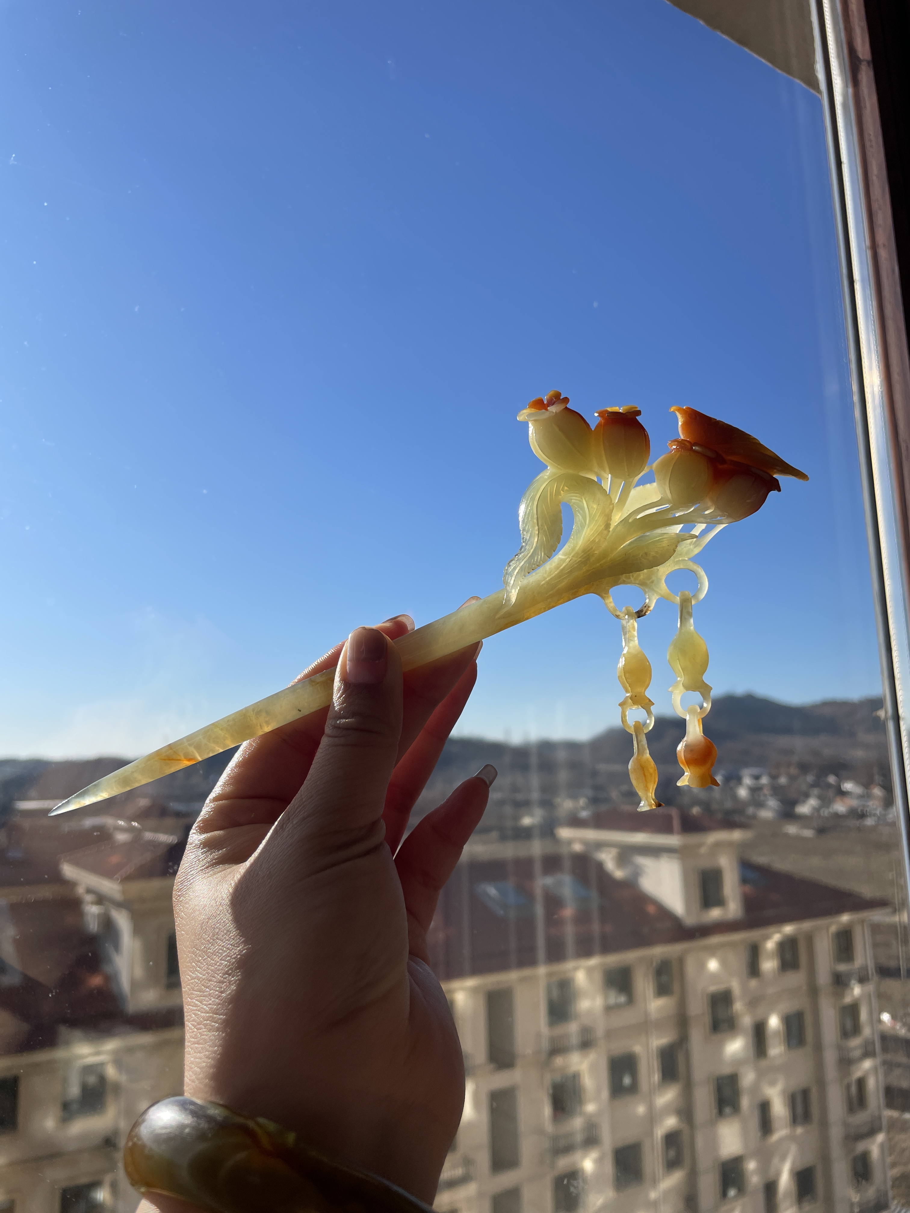 岫玉～石榴小鸟发簪。花玉料子，雕刻立体灵动，簪长23入发13。