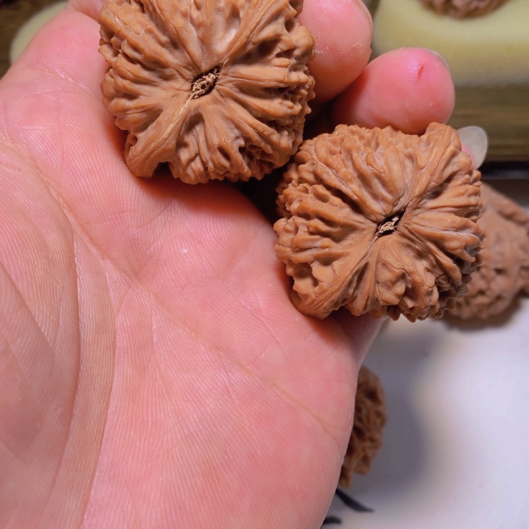 想***士文玩核桃吊坠文玩核桃南疆