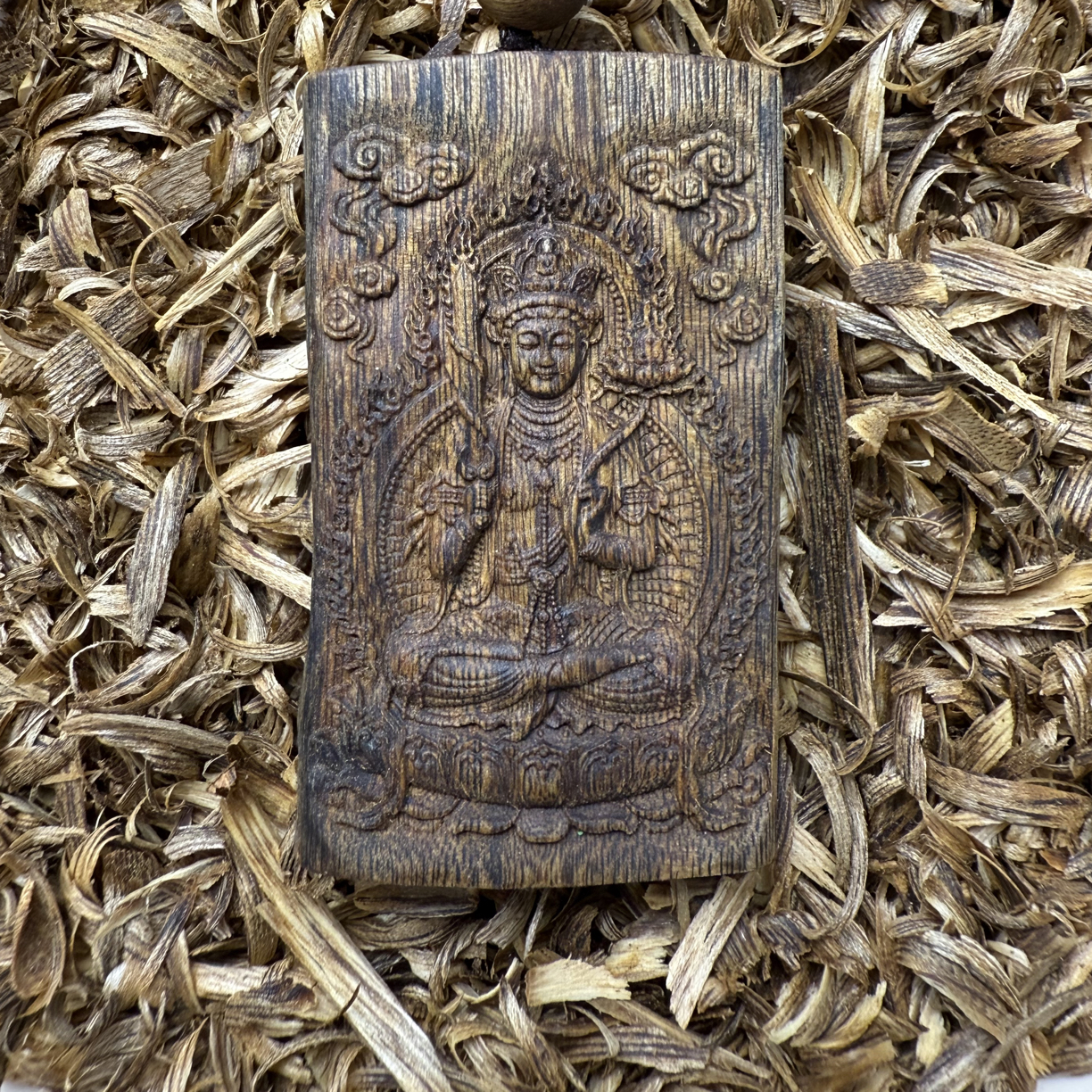 沉香高油脂虚空藏菩萨雕刻牌吊坠46规格（帮打孔配绳）