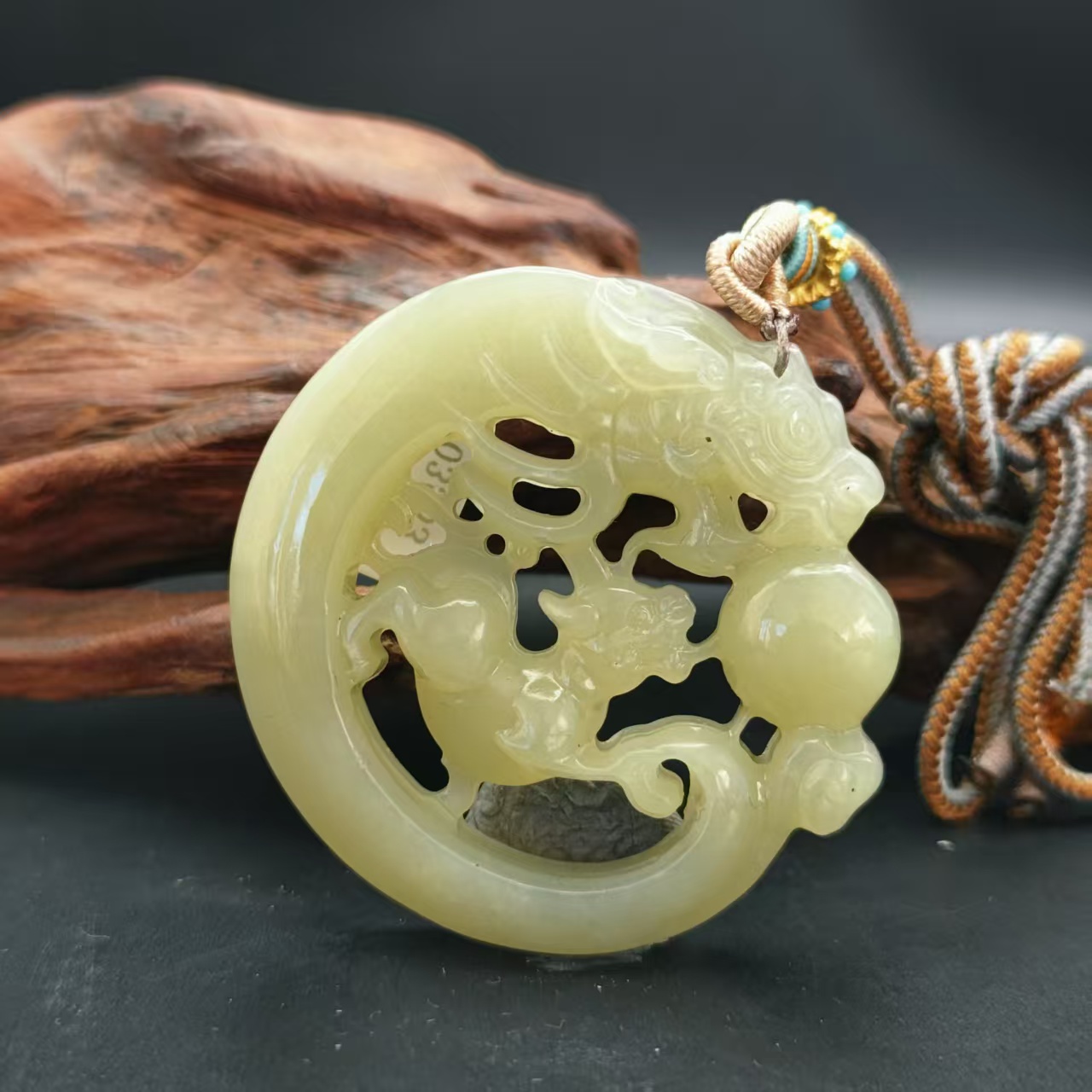 Q和田玉仿古龙吊坠7127