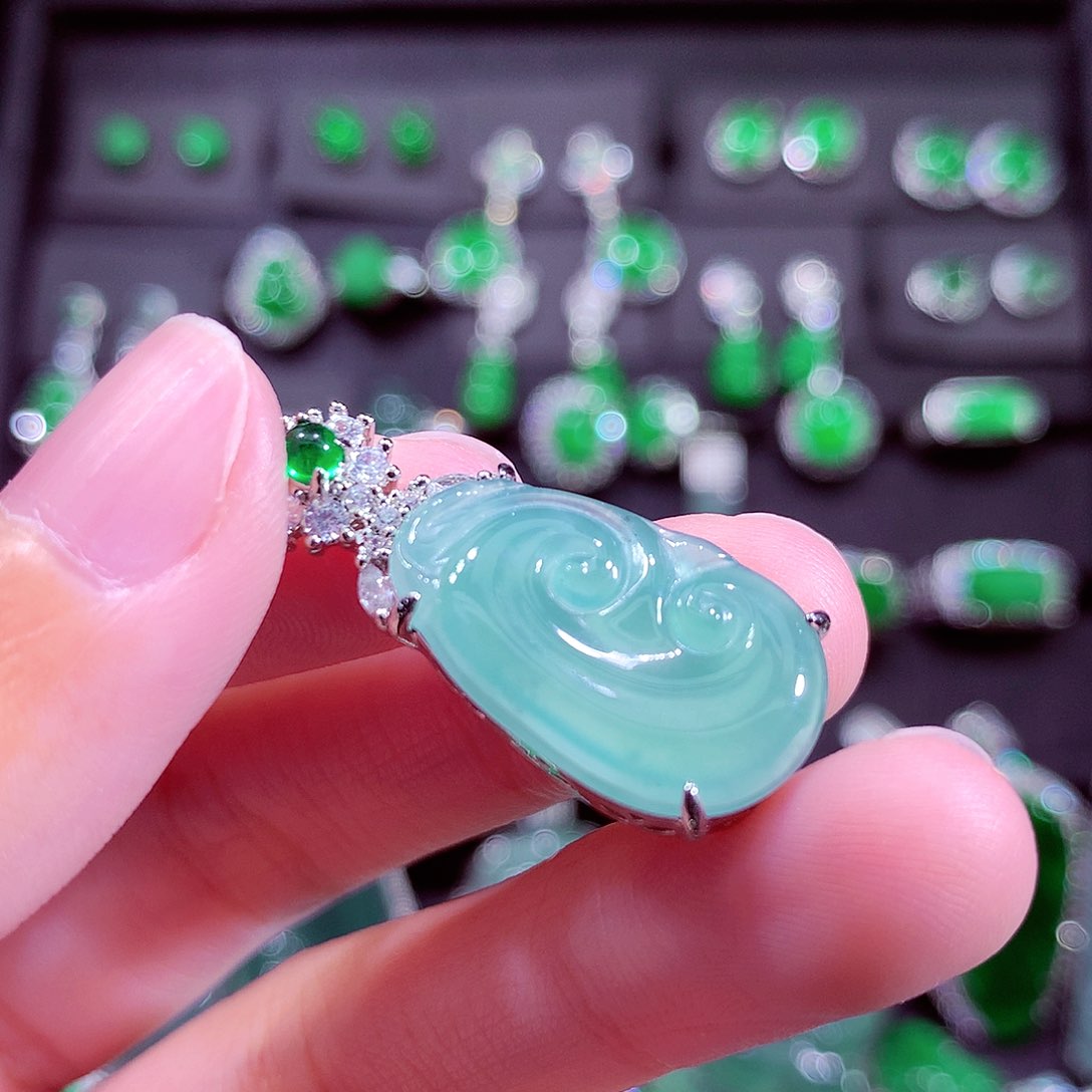 颈饰未镶嵌翡翠天然