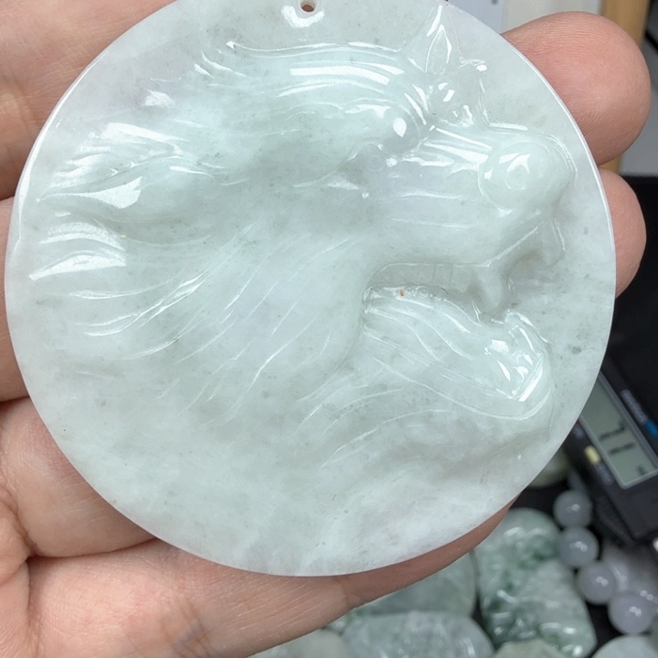 翡翠挂件未镶嵌翡翠